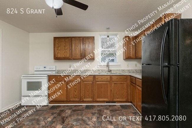 Building Photo - 824 S Grant-