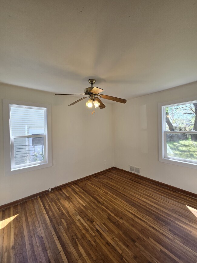 Building Photo - 1121 Luther E