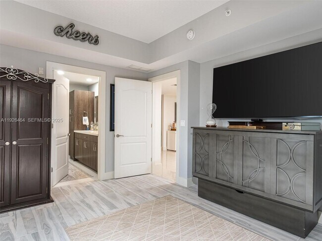 Building Photo - 3415 N Ocean Dr