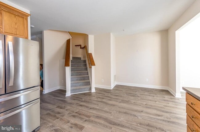 Building Photo - 580 Callander Way