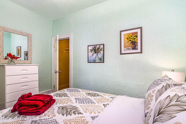 Building Photo - 27 E Ave A