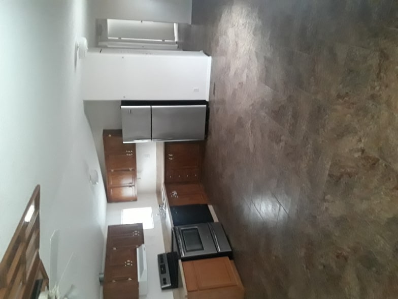 Building Photo - 503 Uhland Rd