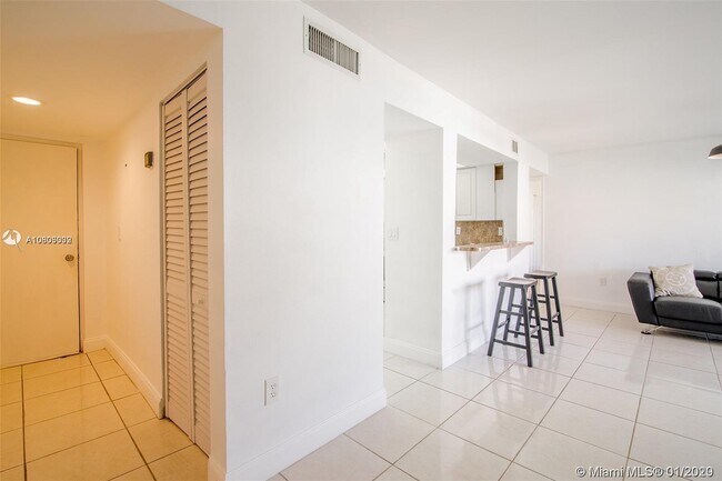 Building Photo - 9030 SW 125th Ave