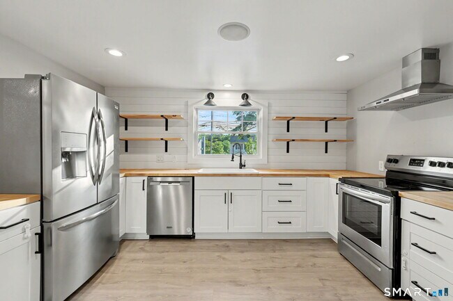 Building Photo - 142 N Taylor Ave