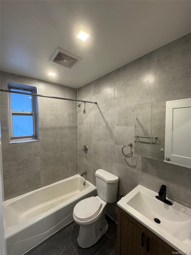 Building Photo - 18 Bay 22nd St