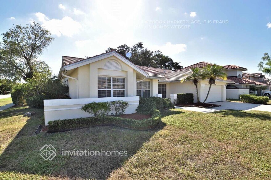 Primary Photo - 9568 E Lake Dr