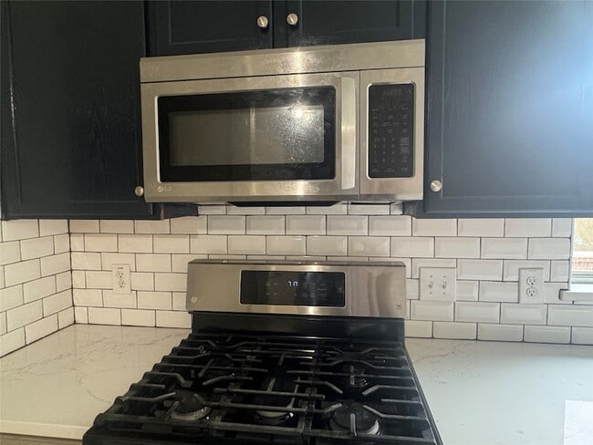 Building Photo - 2842 Sandberry Dr