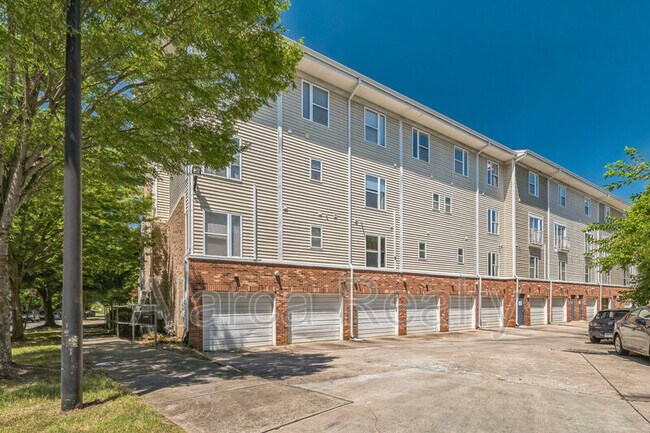 Building Photo - 647 Raphael Place