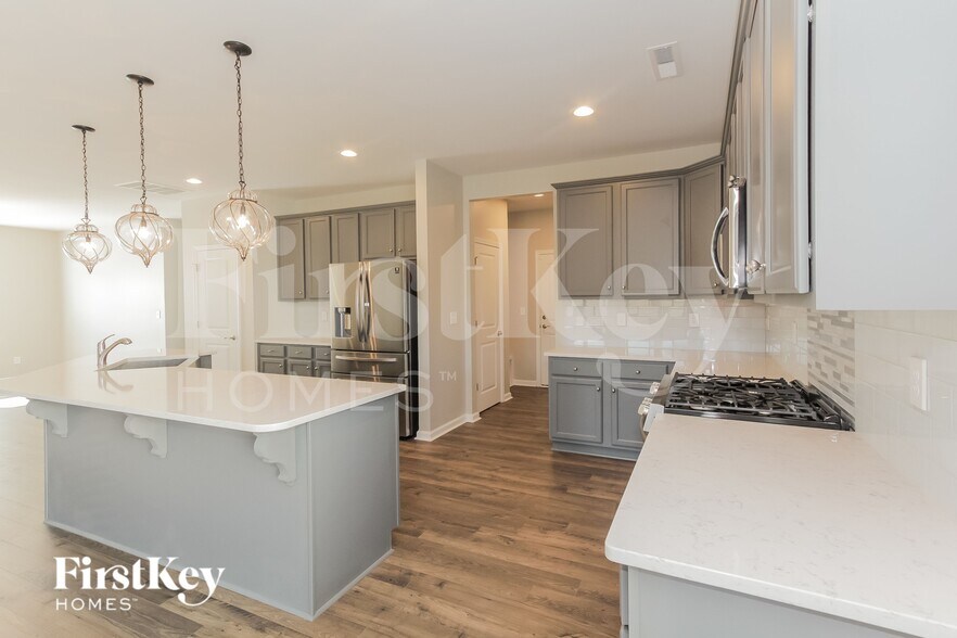 Building Photo - 7798 Creek Park Dr