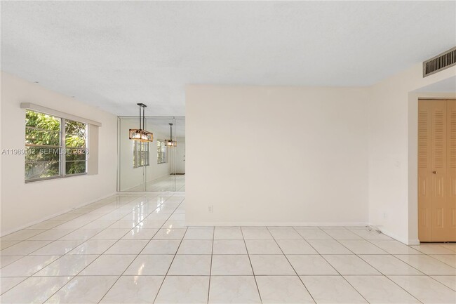 Building Photo - 13250 SW 4th Ct