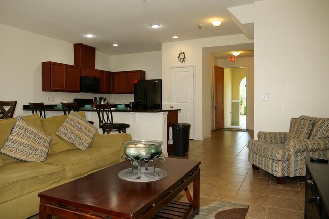 Building Photo - Beautiful Fully Furnished 4-Bedroom Home i...