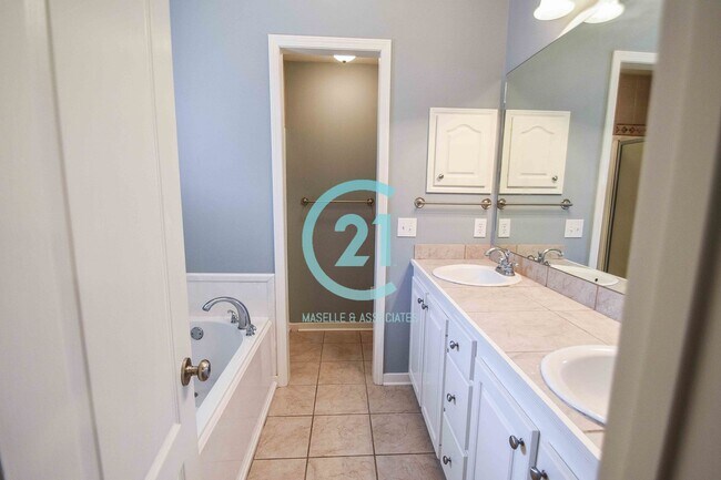Building Photo - 3 Bed/2 Bath Home in Ashbrooke