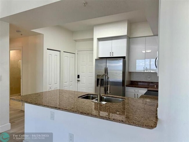 Building Photo - 1830 Radius Dr