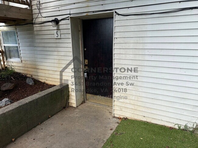 Building Photo - 9536 Hardy Rd