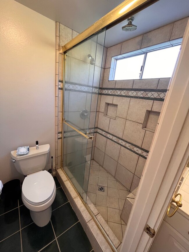 Building Photo - New Photos! Lovely One Level home in Valen...