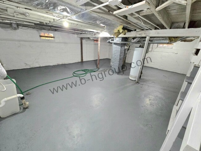 Building Photo - Spacious Single Family Home