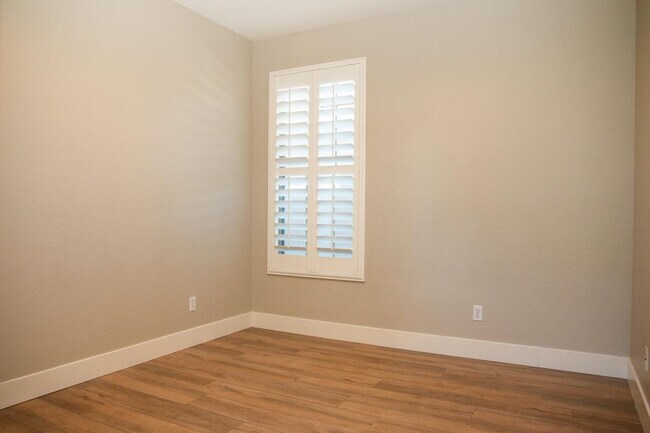 Building Photo - 1874 S 160th Ln