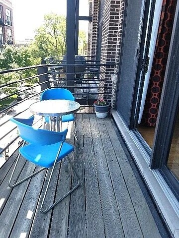 Building Photo - 2735 W Armitage Ave