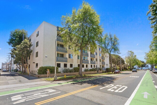 Building Photo - 801 2nd Street