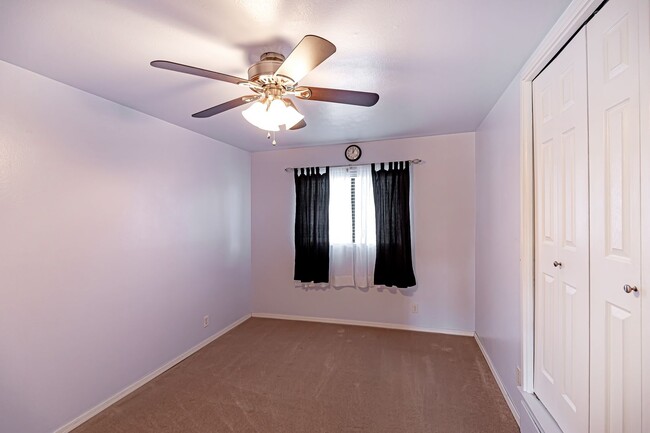 Building Photo - Beautiful Updated Home!