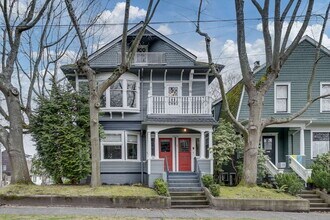 Building Photo - Rare & Charming Upper Queen Anne Home Available July!