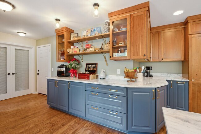 Building Photo - Everything included in rent price!! All ut...
