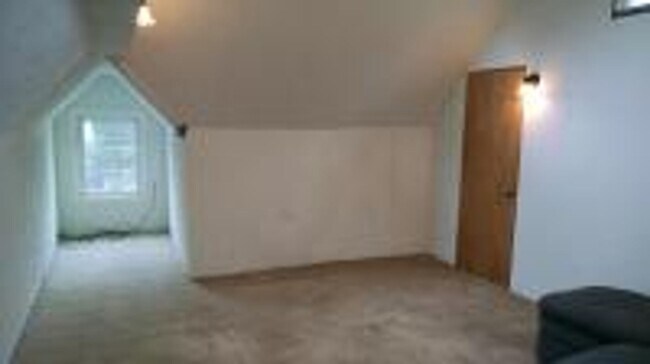 Building Photo - Charming 2-Bedroom Apartment in Cedar Falls – Great Location!