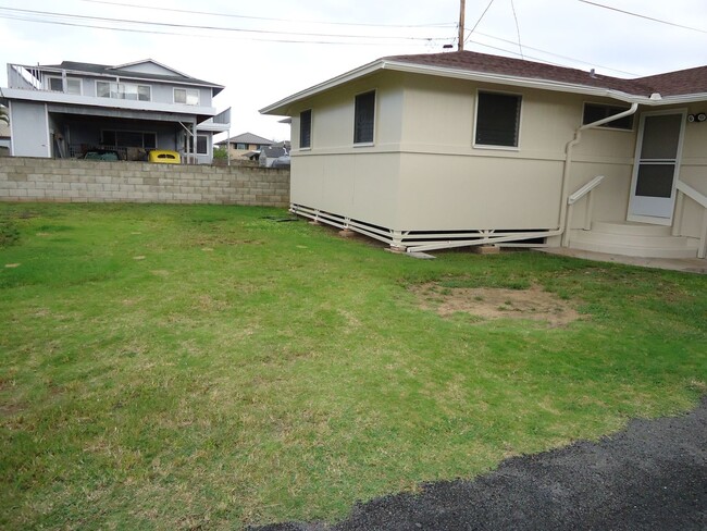 Building Photo - Kailua - Coconut Grove 3 bedroom / 1 bath ...