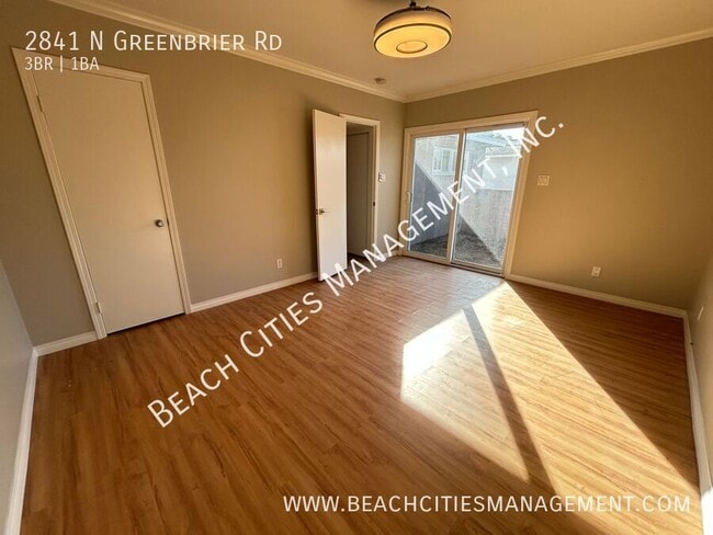 Building Photo - 2841 N Greenbrier Rd