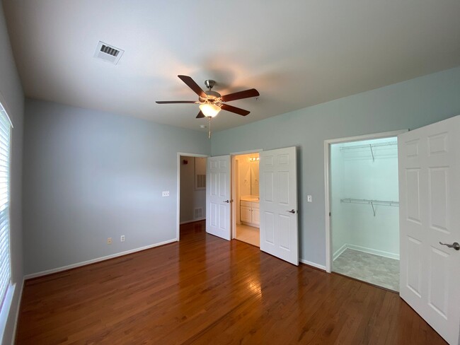Building Photo - 6981 Hanesbrook Cir