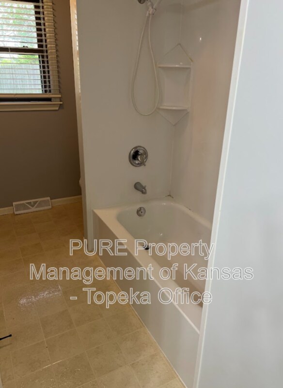 Building Photo - 2013 NW 84th Terrace