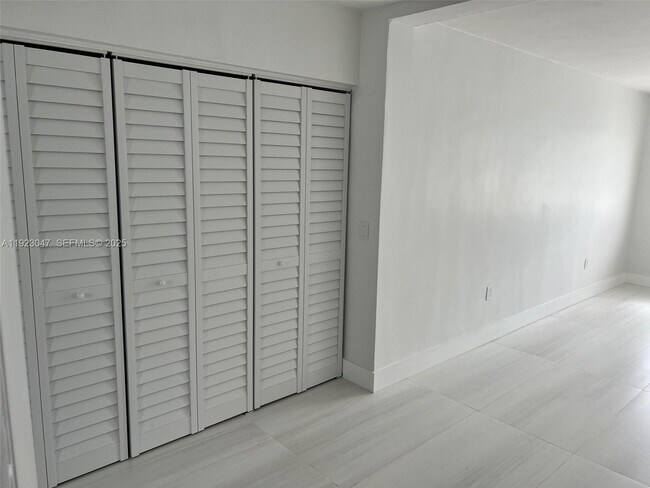 Building Photo - 944 Meridian Ave