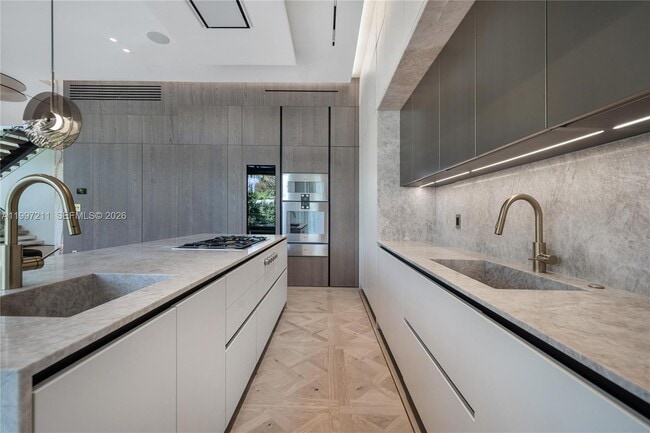 Building Photo - 1045 W 47th Ct