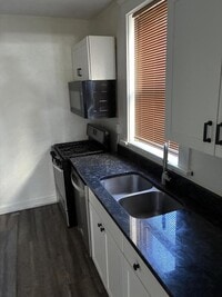 Building Photo - 136 S Spring Ave