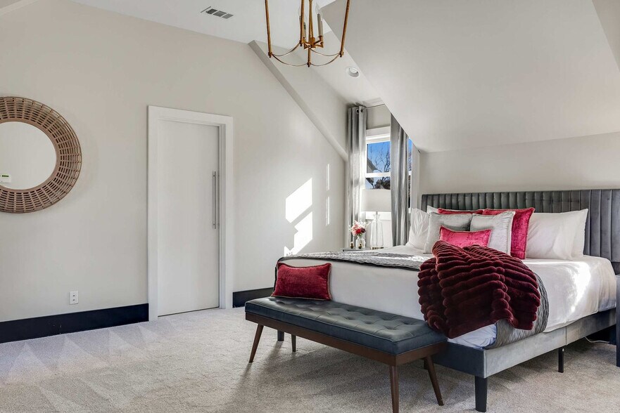 Building Photo - 1017 Halcyon Ave