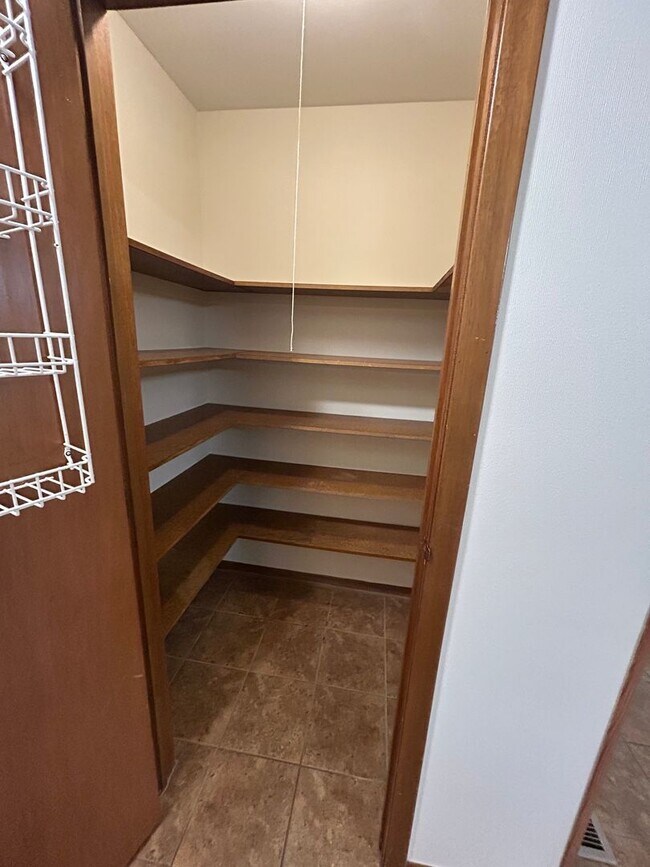 Building Photo - 3 Bedroom 2 Bath Ranch Style Home in Forest Park