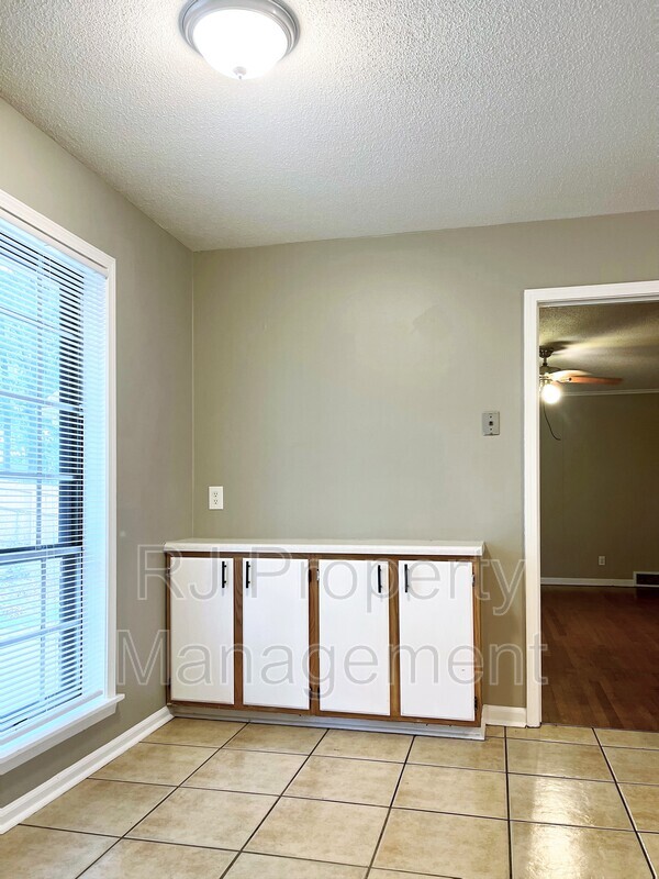 Building Photo - 3553 Clarke Rd