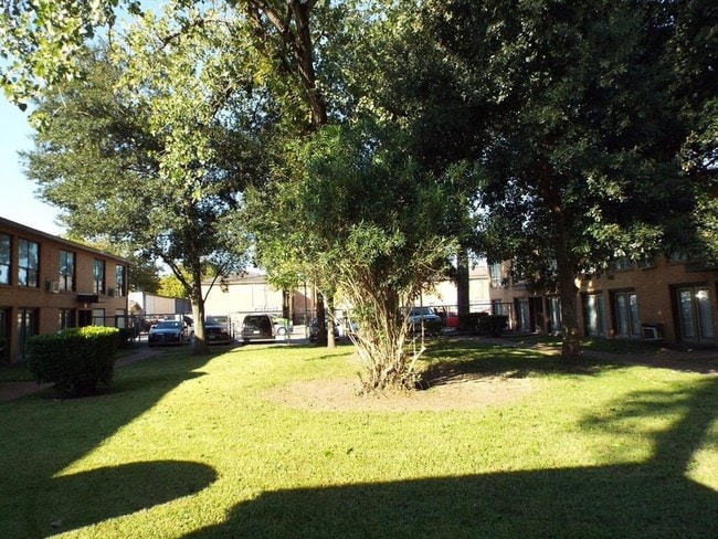 Building Photo - 3629 N MacGregor Way