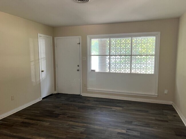 Building Photo - 1450 E Morlee Dr