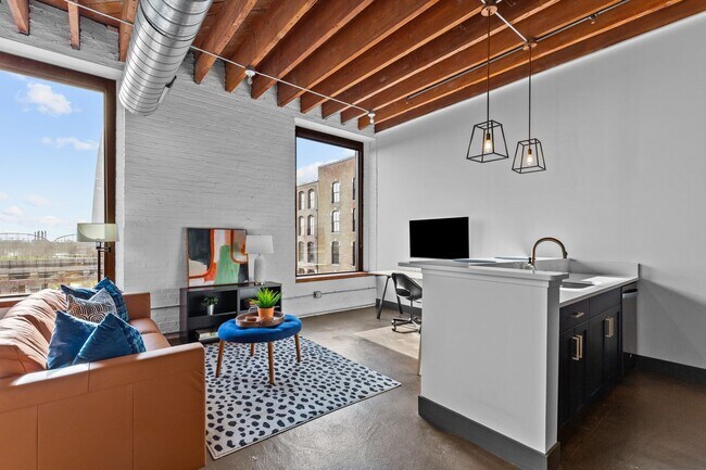 Building Photo - 701 N 1st St
