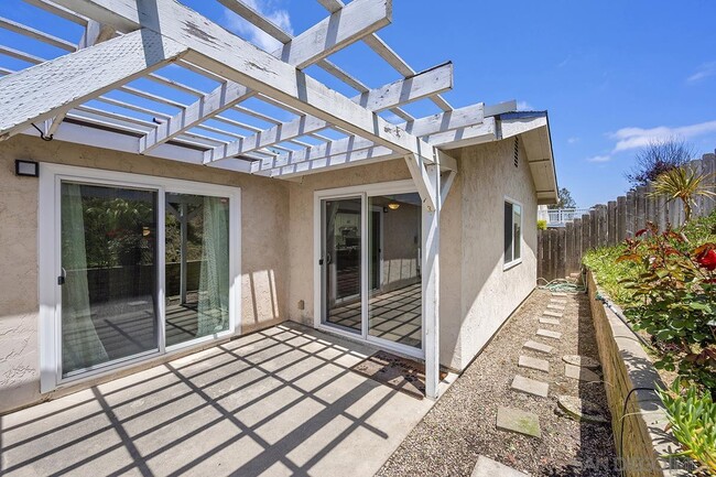Building Photo - 4657 Huggins St