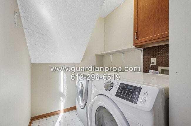 Building Photo - House Near Downtown Stillwater Available Now, Hardwood Floors, Updated Kitchen, Fenced Yard