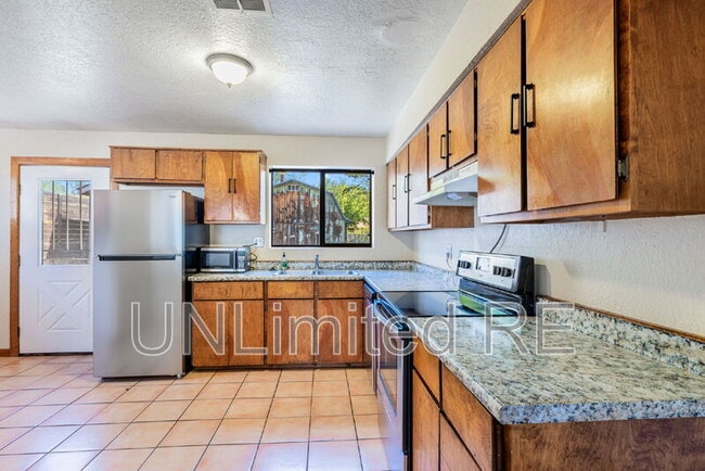 Building Photo - 2926 N Steves Blvd