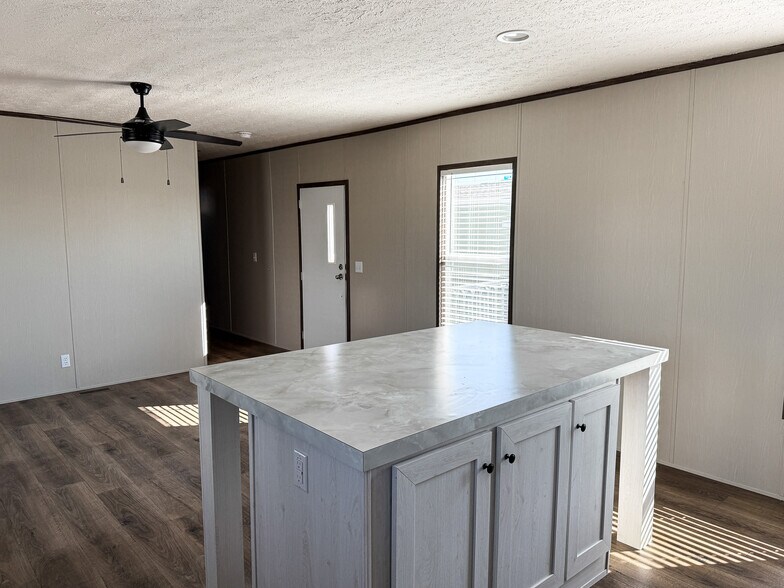 Building Photo - 129 Ponderosa Way