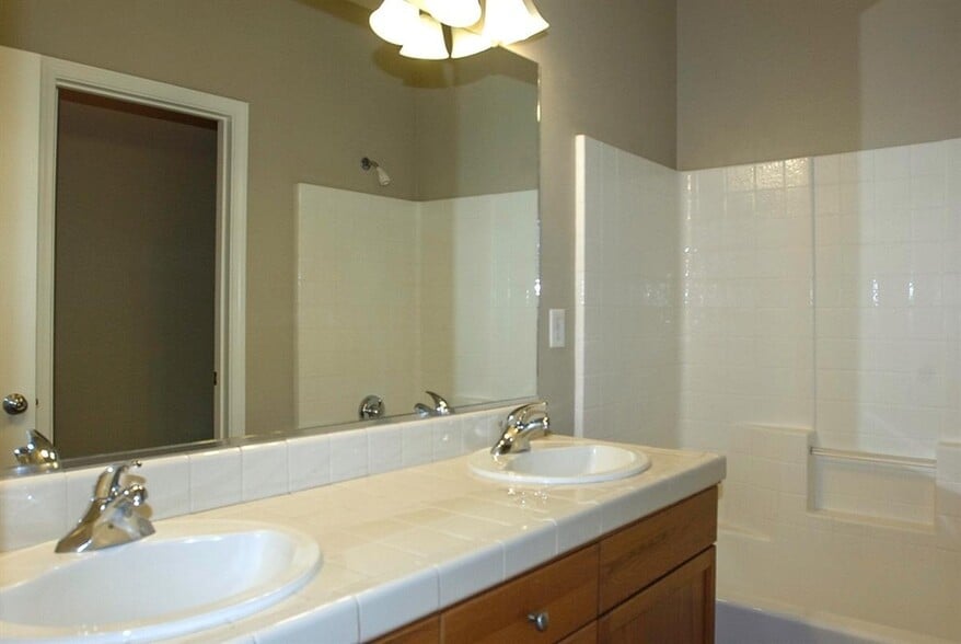 Building Photo - 772 W Barcelona Ln