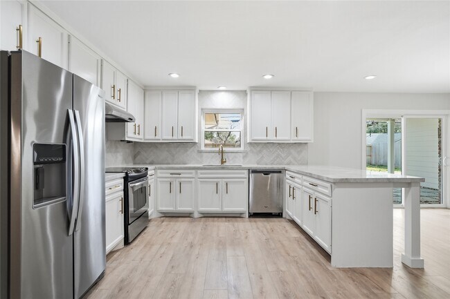 Building Photo - 10411 Londonderry Dr