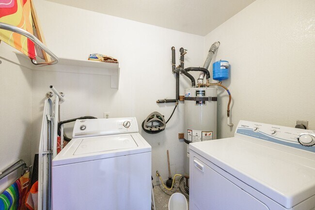 Building Photo - Long-Term | Vacation Rental | Laguna Beach