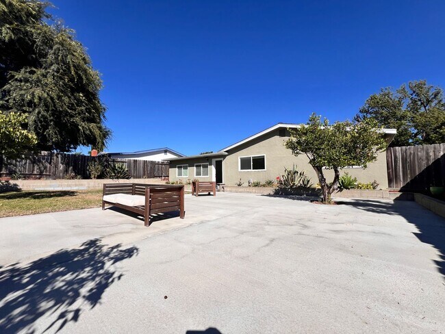 Building Photo - San Carlos Newly Remodeled 4 Bedroom Single Family Home