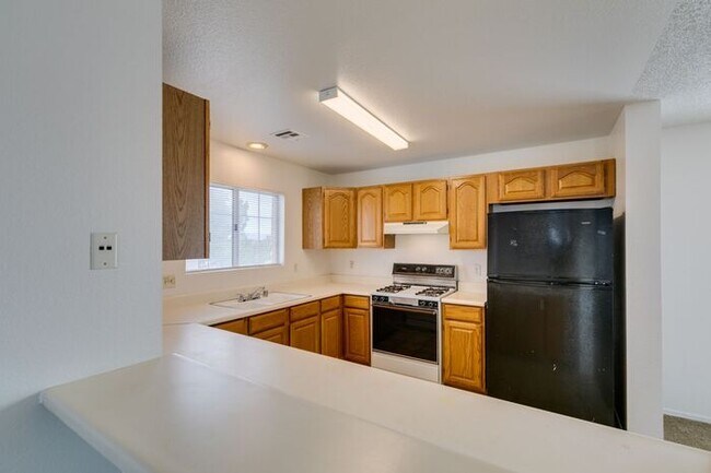 Building Photo - Charming Second-Floor Condo with Two Bedrooms and Fireplace