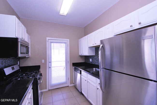 Building Photo - 14344 Venecia Dr